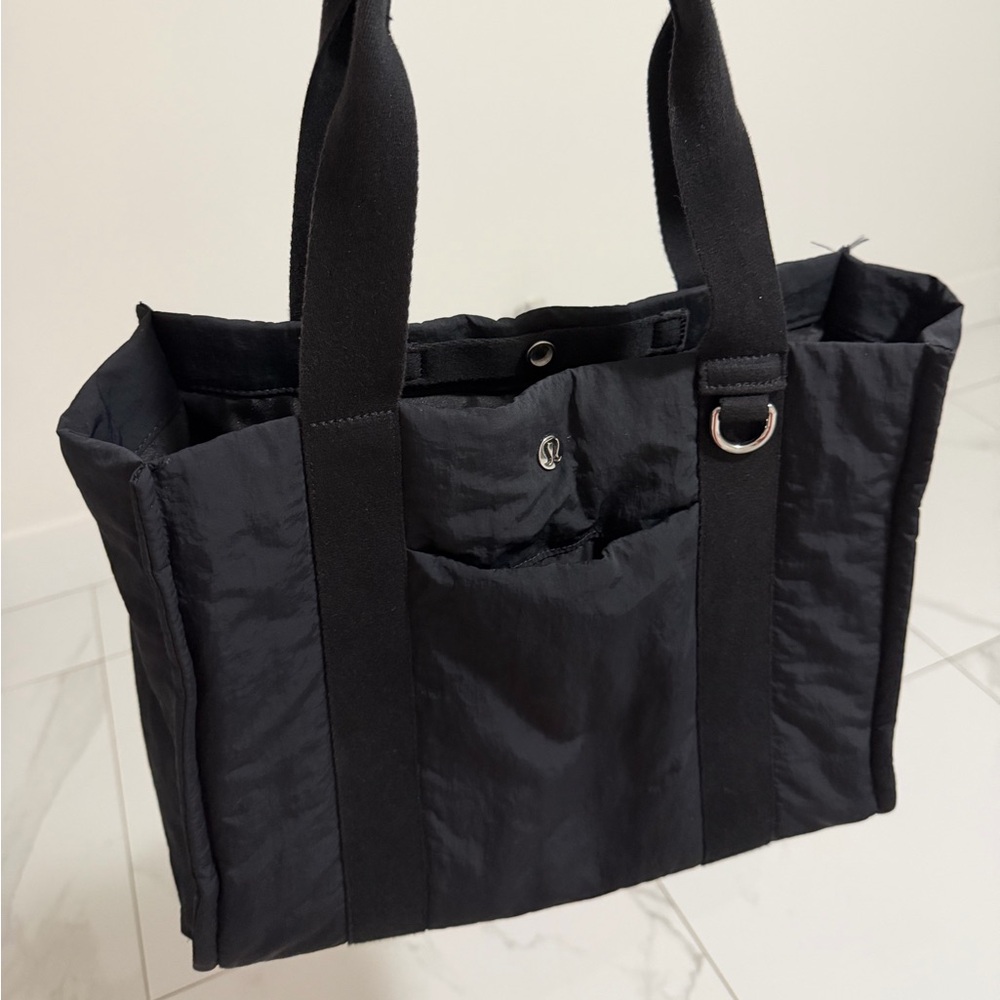 Lululemon black boxy everyday tote bag